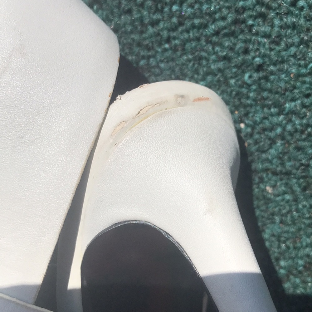 White heels with wide ankle wrap with adjustable buckle - Picture 8 of 10